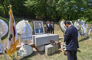 권오을 국가보훈부 장관이 5월 5일 서울 강북구 해공 신익희선생 묘역에서 열린 해공 신익희선생 서거 70주기 추모식에 참석해 추모사를 하고 있다.