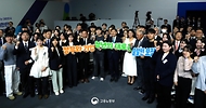 김영훈 고용노동부 장관이 관계 부처(재정경제부·교육부·행정안전부·산업통상부·보건복지부·중소벤처기업부·국세청) 및 한국경제인협회와 4월 29일 서울 양재 aT센터 '2026 대한민국 상생 채용박람회' 현장에서 "내일의 꿈, 오늘 청년에게 듣다"를 주제로 '민관합동 청년뉴딜 보고회'를 개최하고 있다.