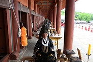 허민 국가유산청장이 국가유산청 산하 국가유산진흥원, 종묘대제봉행위원회와 5월 3일 서울 종로구 종묘에서 ‘2026년 종묘대제’를 봉행하고 있다.