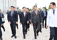 한·중·일 재무장관회의, ASEAN+3 재무장관회의 및 아시아개발은행(ADB) 연차총회 참석차 우즈베키스탄을 방문 중인 구윤철 부총리 겸 재정경제부 장관이 5월 2일(현지 시간) 보건분야 대외경제협력기금(EDCF) 협력사업인 우즈벡 국립아동병원을 방문, 잠시드 호자예프 우즈벡 부총리 함께 메디컬 클러스터 부지를 시찰하고 있다.