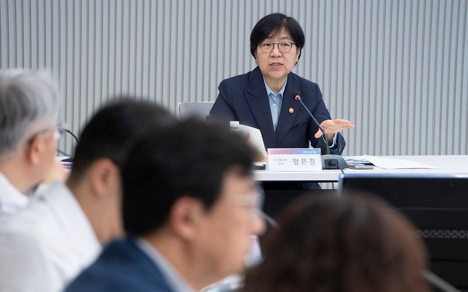 정은경 보건복지부 장관이 5월 3일 충북대병원 권역모자의료센터 방문해 운영현황 점검 등 긴급 현장 간담회를 실시하고 있다.