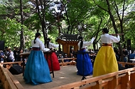 허민 국가유산청장이 5월 4일 서울숲에서 개최 중인 '2026 서울국제정원박람회'(5.1.~10.27.) 현장에서 국가유산청 기관정원인 'K-헤리티지정원'을 공개하고 이를 기념하는 행사를 개최하고 있다.