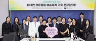 정은경 보건복지부 장관이 5월 4일 서울 종로구 서울대학교병원 대한의원에서 열린 희귀질환자 등을 위한 비대면 의료물품 배송체계 구축 현장간담회를 진행하고 있다.