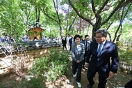 허민 국가유산청장이 5월 4일 서울숲에서 개최 중인 '2026 서울국제정원박람회'(5.1.~10.27.) 현장에서 국가유산청 기관정원인 'K-헤리티지정원'을 공개하고 이를 기념하는 행사를 개최하고 있다.