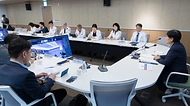 정은경 보건복지부 장관이 5월 3일 충북대병원 권역모자의료센터 방문해 운영현황 점검 등 긴급 현장 간담회를 실시하고 있다.