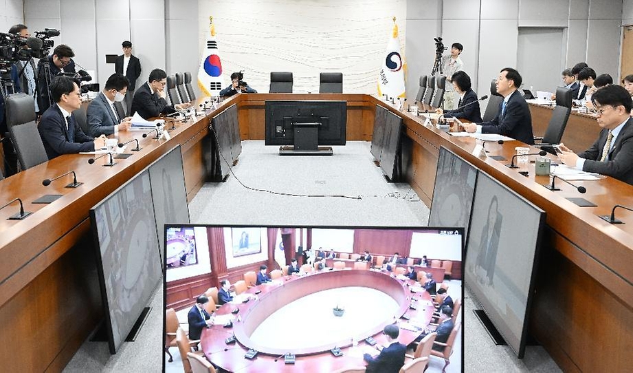 구윤철 부총리 겸 재정경제부 장관이 5월 7일 정부세종청사 중앙동에서 열린 '민생물가 특별관리 관계장관TF'를 주재, 모두발언을 하고 있다.