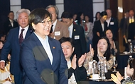 정은경 보건복지부 장관이 5월 4일 제104회 어린이날을 맞아 서울 중구 웨스틴 조선 서울호텔 그랜드볼룸에서 아동권리보장원과 함께 '2026년 어린이날 기념식'을 개최하고 있다.