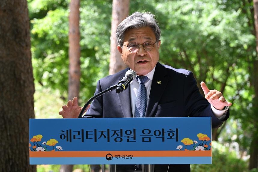 허민 국가유산청장이 5월 4일 서울숲에서 개최 중인 '2026 서울국제정원박람회'(5.1.~10.27.) 현장에서 국가유산청 기관정원인 'K-헤리티지정원'을 공개하고 이를 기념하는 행사를 개최하고 있다.