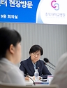 정은경 보건복지부 장관이 5월 3일 충북대병원 권역모자의료센터 방문해 운영현황 점검 등 긴급 현장 간담회를 실시하고 있다.
