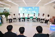 한성숙 중소벤처기업부 장관이 5월 6일 '모두의 창업' 프로젝트에 대한 청년층 관심을 더욱 확산하고, 대학 현장의 다양한 목소리를 직접 듣기 위해 대구대학교를 방문, 간담회를 개최하고 있다.