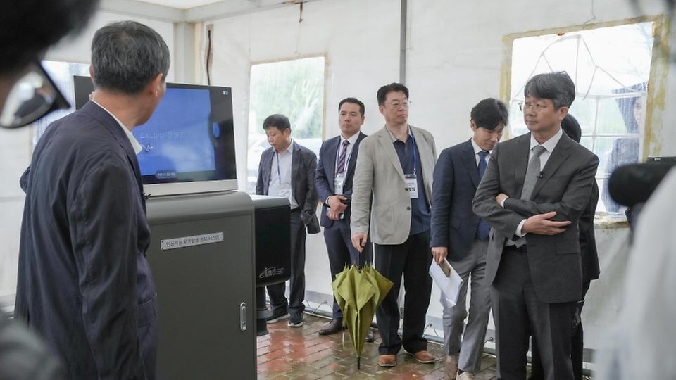 임승관 질병관리청이 5월 7일 한국의 말라리아 퇴치를 위해 주요 발생 위험 지역인 경기도 파주 임진각을 직접 방문, 지자체, 군, 의료계 등 주요 기관과 협력을 강화하고 환자관리, 매개모기 방제 등 실질적인 내용들을 점검하고 있다.