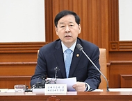 구윤철 부총리 겸 재정경제부 장관이 5월 8일 서울 종로구 정부서울청사에서 열린 '비상경제본부회의 겸 경제관계장관회의 겸 부동산관계장관회의'를 주재, 모두발언을 하고 있다.