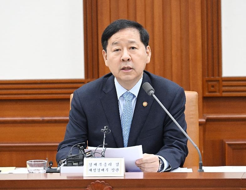 구윤철 부총리 겸 재정경제부 장관이 5월 8일 서울 종로구 정부서울청사에서 열린 '비상경제본부회의 겸 경제관계장관회의 겸 부동산관계장관회의'를 주재, 모두발언을 하고 있다.