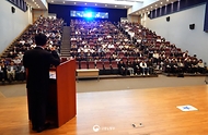 김영훈 노동부 장관이 5월 7일 신규 임용된 노동감독관 210명이 교육을 받고 있는 서울대 시흥캠퍼스를 찾아 예비 노동감독관들과의 소통의 시간을 가졌다.