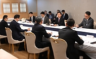 구윤철 부총리 겸 재정경제부 장관이 5월 12일 서울 종로구 정부서울청사에서 외환시장 제도개선 관련 금융기관장 간담회를 주재, 모두발언을 하고 있다.