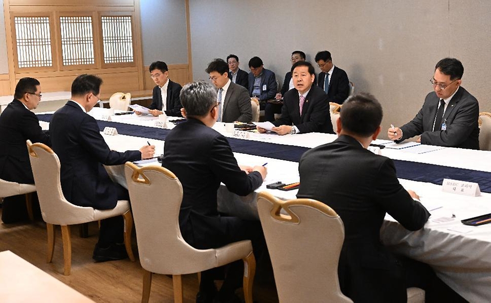 구윤철 부총리 겸 재정경제부 장관이 5월 12일 서울 종로구 정부서울청사에서 외환시장 제도개선 관련 금융기관장 간담회를 주재, 모두발언을 하고 있다.