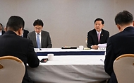 구윤철 부총리 겸 재정경제부 장관이 5월 12일 서울 종로구 정부서울청사에서 외환시장 제도개선 관련 금융기관장 간담회를 주재, 모두발언을 하고 있다.