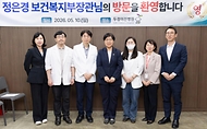 정은경 보건복지부 장관이 5월 10일 충청남도 천안시에 위치한 순천향대학교 부속 천안병원과 두정이진병원을 차례로 방문해 소아청소년 의료체계를 점검하고 의료진과 입원 환자·보호자들을 격려하고 있다.