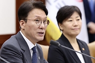 김민석 국무총리가 5월 13일 세종대로 정부서울청사에서 열린 비상경제본부회의를 주재하고 있다.