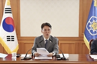 김민석 국무총리가 5월 12일 세종대로 정부서울청사에서 사회보장위원회 위원 위촉식 및 제35차 회의를 주재하고 있다.