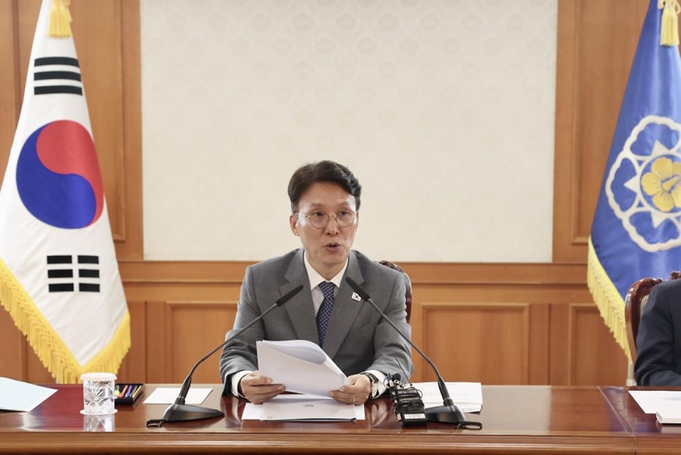 김민석 국무총리가 5월 12일 세종대로 정부서울청사에서 사회보장위원회 위원 위촉식 및 제35차 회의를 주재하고 있다.
