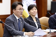 김민석 국무총리가 5월 13일 세종대로 정부서울청사에서 열린 비상경제본부회의를 주재하고 있다.