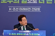 이재명 대통령이 5월 13일 호텔현대 바이 라한 울산에서 열린 K-조선 미래비전 간담회에서 발언하고 있다.