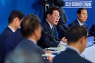 이재명 대통령이 5월 13일 호텔현대 바이 라한 울산에서 열린 K-조선 미래비전 간담회에서 발언하고 있다.