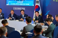 이재명 대통령이 5월 13일 호텔현대 바이 라한 울산에서 열린 K-조선 미래비전 간담회에서 발언하고 있다.