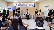최교진 교육부 장관이 5월 13일 서대전여자고등학교를 방문해 3학년 학생 등을 대상으로 학자금 지원 제도에 대해 직접 안내하고 있다.