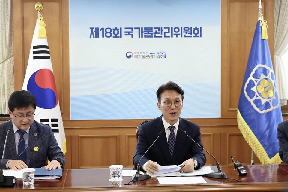 김민석 국무총리가 5월 15일 세종대로 정부서울청사에서 열린 국가물관리위원회 회의를 주재하고 있다.