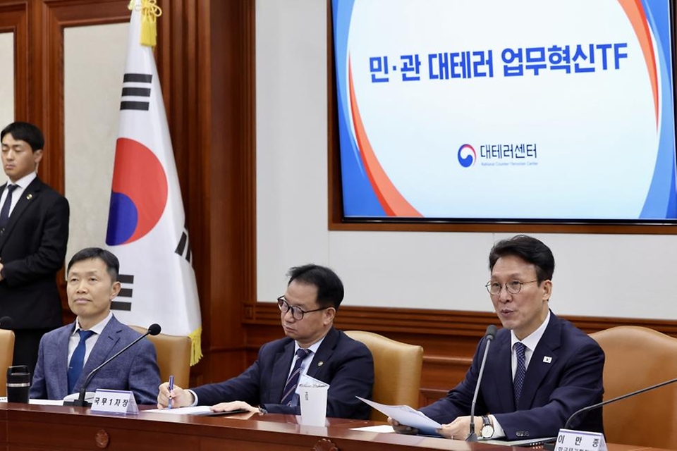 김민석 국무총리가 5월 15일 세종대로 정부서울청사에서 열린 민관 대테러업무 혁신 태스크포스(TF) 회의를 주재하고 있다.