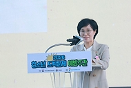 원민경 성평등가족부 장관이 5월 14일 서울 광진구 뚝섬공원에서 열린 '2026년 청소년 도박문제 예방주간 기념행사'에 참석해 축사를 하고 있다.