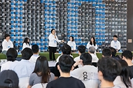 한성숙 중소벤처기업부 장관이 5월 13일 '모두의 창업' 프로젝트에 대한 청년층 관심을 더욱 확산하고, 대학 현장의 다양한 목소리를 직접 듣기 위해 중앙대학교를 방문하고 있다.