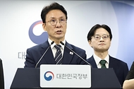 김민석 국무총리가 5월 17일 세종대로 정부서울청사에서 삼성전자 파업 관련 대국민 담화를 하고 있다.