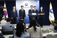 김민석 국무총리가 5월 17일 세종대로 정부서울청사에서 삼성전자 파업 관련 대국민 담화를 하고 있다.