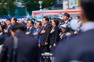 이재명 대통령과 김혜경 여사가 5월 18일 광주 5·18 민주광장에서 열린 제46주년 5·18 민주화운동 기념식에서 국민의례를 하고 있다.