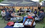최휘영 문화체육관광부 장관이 5월 14일부터 15일까지 경상남도 밀양시의 문화·관광 현장을 찾아 직접 관계자들의 생생한 목소리를 청취하고 있다.