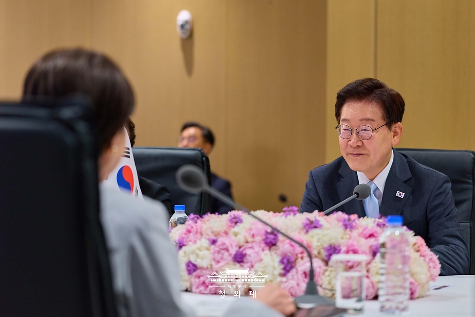 이재명 대통령이 5월 19일 경북 안동 한 호텔에서 열린 다카이치 사나에 일본 총리와의 정상회담에서 발언하고 있다.