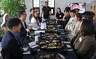 최휘영 문화체육관광부 장관이 5월 14일부터 15일까지 경상남도 밀양시의 문화·관광 현장을 찾아 직접 관계자들의 생생한 목소리를 청취하고 있다.