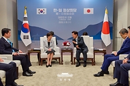 이재명 대통령과 다카이치 사나에 일본 총리가 5월 19일 경북 안동시 한 호텔에서 소인수 회담을 하고 있다.
