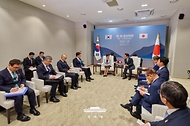 이재명 대통령과 다카이치 사나에 일본 총리가 5월 19일 경북 안동시 한 호텔에서 소인수 회담을 하고 있다.