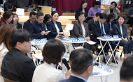 정은경 보건복지부 장관이 5월 15일 서울 성동구 KT&G 상상플래닛에서 한국사회복지협의회, 대한상공회의소, 사회복지공동모금회와 함께 '2026 사회공헌 포럼'을 개최하고 있다.