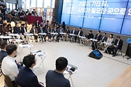 정은경 보건복지부 장관이 5월 15일 서울 성동구 KT&G 상상플래닛에서 한국사회복지협의회, 대한상공회의소, 사회복지공동모금회와 함께 '2026 사회공헌 포럼'을 개최하고 있다.