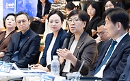 정은경 보건복지부 장관이 5월 15일 서울 성동구 KT&G 상상플래닛에서 한국사회복지협의회, 대한상공회의소, 사회복지공동모금회와 함께 '2026 사회공헌 포럼'을 개최하고 있다.