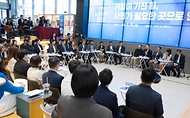 정은경 보건복지부 장관이 5월 15일 서울 성동구 KT&G 상상플래닛에서 한국사회복지협의회, 대한상공회의소, 사회복지공동모금회와 함께 '2026 사회공헌 포럼'을 개최하고 있다.