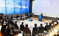 정은경 보건복지부 장관이 5월 15일 서울 성동구 KT&G 상상플래닛에서 한국사회복지협의회, 대한상공회의소, 사회복지공동모금회와 함께 '2026 사회공헌 포럼'을 개최하고 있다.
