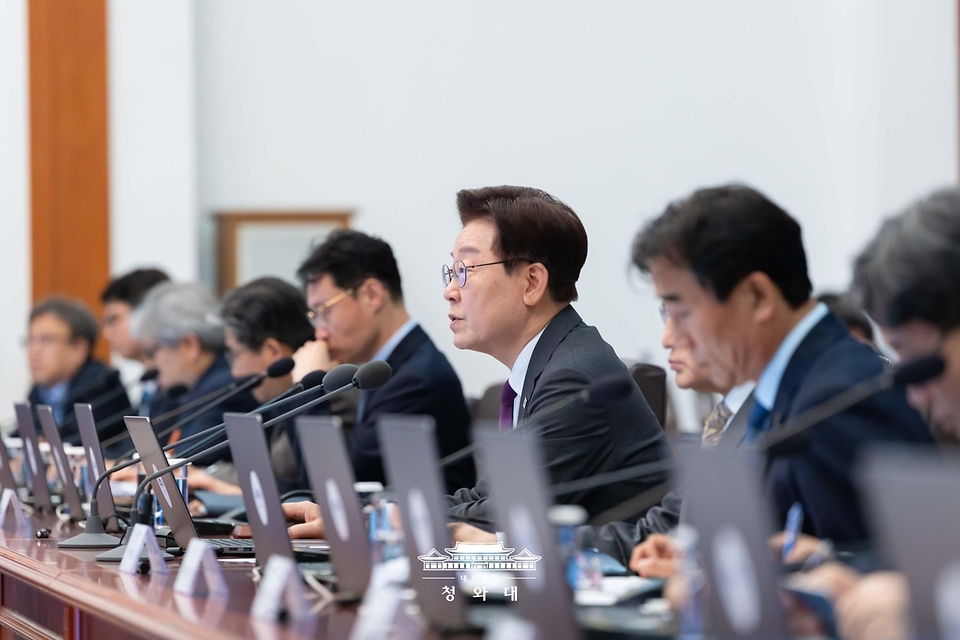 이재명 대통령이 5월 21일 청와대에서 수석보좌관회의를 주재하고 있다.