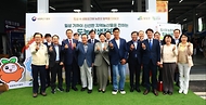 송미령 농림축산식품부 장관이 5월 21일 서울 소재 호텔에서 '2026년 국가식생활교육위원회'를 개최하고, 옥외 주차장에 마련된 '도농상생장터'에서 현장 소통의 시간을 가지고 있다.