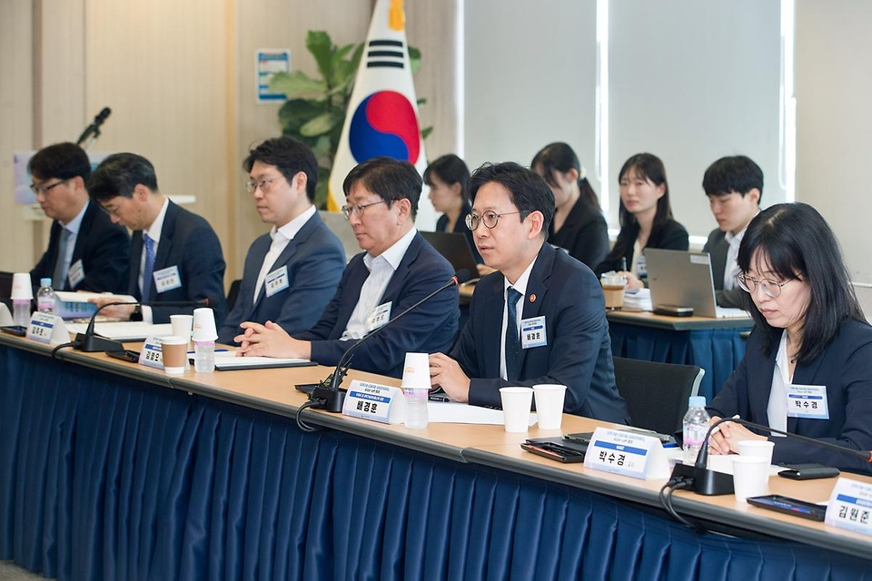배경훈 부총리 겸 과학기술정보통신부 장관이 5월 13일 서울 종로구 광화문교보빌딩 국가과학기술자문회의 대회의실에서 열린 '과학기술 인공지능 미래전략회의'에서 발언하고 있다.